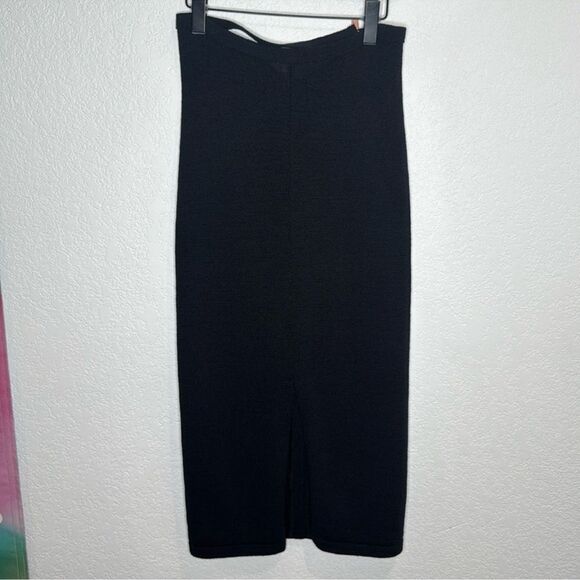 NWT Cult Gaia SAMIRA KNIT SKIRT & SANURA
KNIT TOP SET - BLACK Large Revolve - Picture 3 of 8